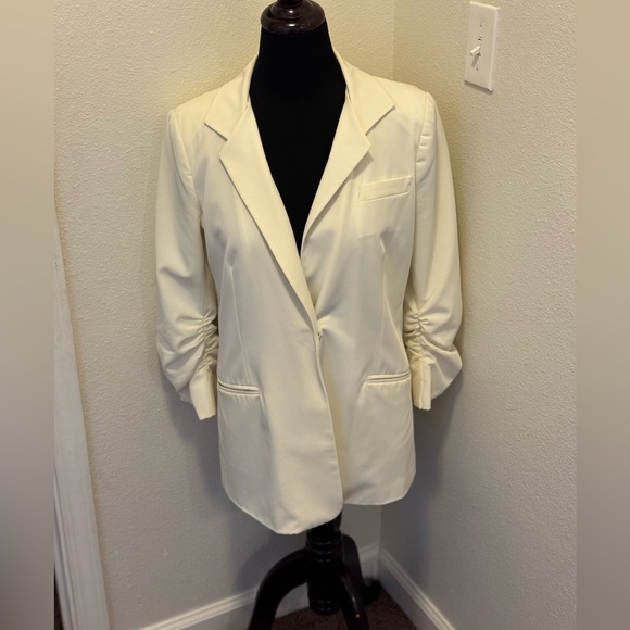 Elizabeth and James Jackets & Blazers - Elizabeth And James Cream Scrunch Sleeve Blazer Long Line 8